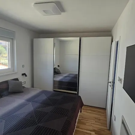 Brand New App With 2 Bedrooms And 2 Bathrooms For 5 Persons Apartment *