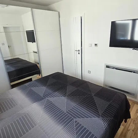 Brand New App With 2 Bedrooms And 2 Bathrooms For 5 Persons Apartment